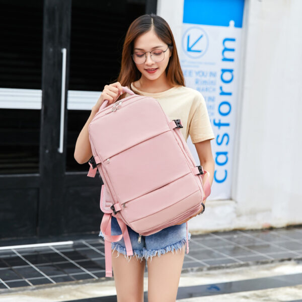 Large capacity leisure backpack