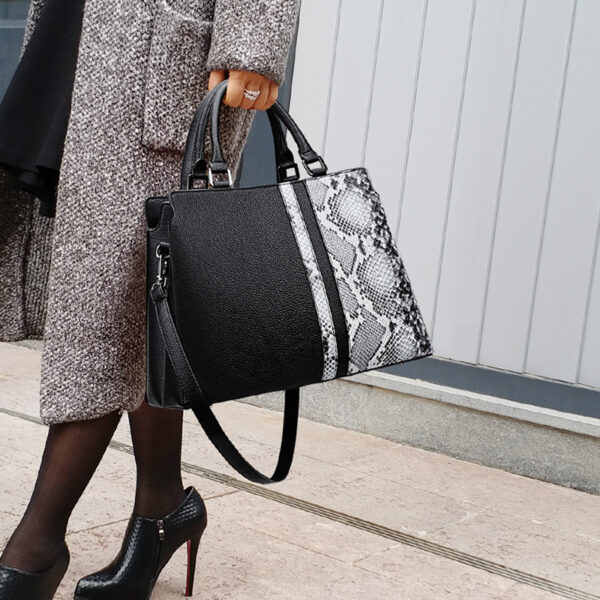 New autumn and winter models shoulder portable Messenger bag large capacity ladies big bag atmosphere wild - Image 2