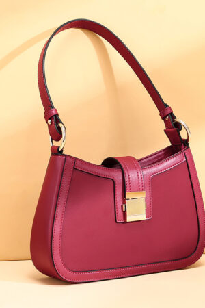 All-match one-shoulder clutch
