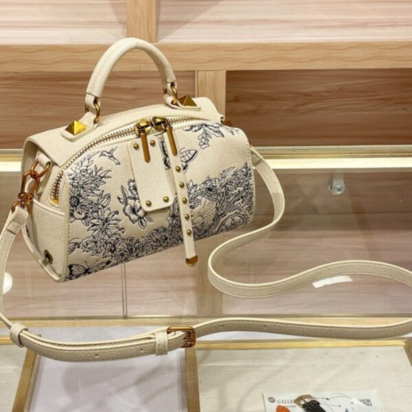 Embroidery Portable Women's Pillow Bag - Image 2