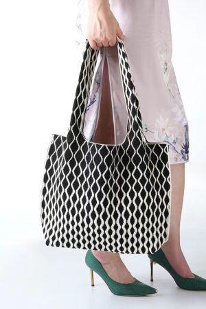 Good-looking Big Wave Flying Woven Bag Fashionable All-match Large Capacity Two-tone