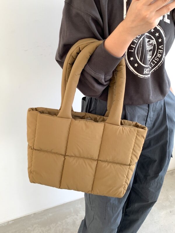 Large Capacity Plaid One-shoulder Portable Commuter Hand-carrying Bag - Image 7
