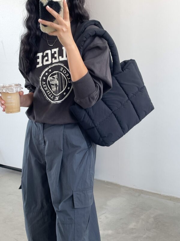 Large Capacity Plaid One-shoulder Portable Commuter Hand-carrying Bag - Image 3
