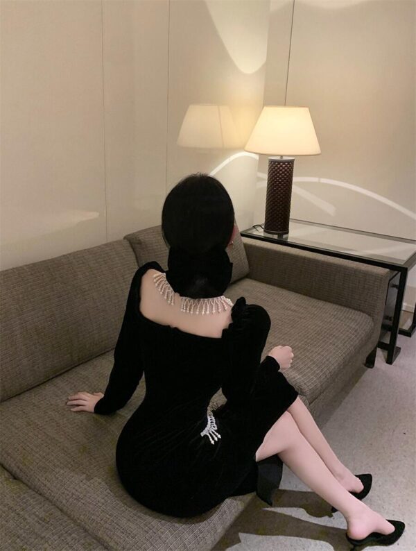 Puffy Sleeves Square Collar Pearl Bib Velvet Black Dress Dress - Image 5
