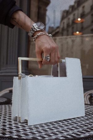 Multi-compartment single-shoulder messenger bag