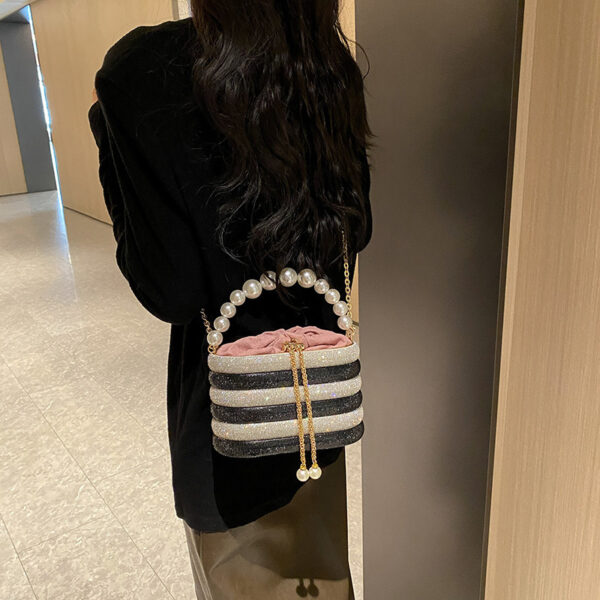 European And American Fashion One-shoulder Ins Women's Crossbody Classic Style Pearl Hand Dinner Bag - Image 3