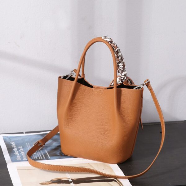 Fashion Top Layer Leather One-shoulder Women's Bag - Image 2