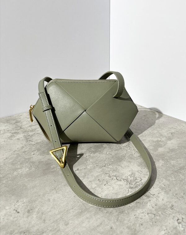 Women's Cross Body Woven Shoulder Bag - Image 3