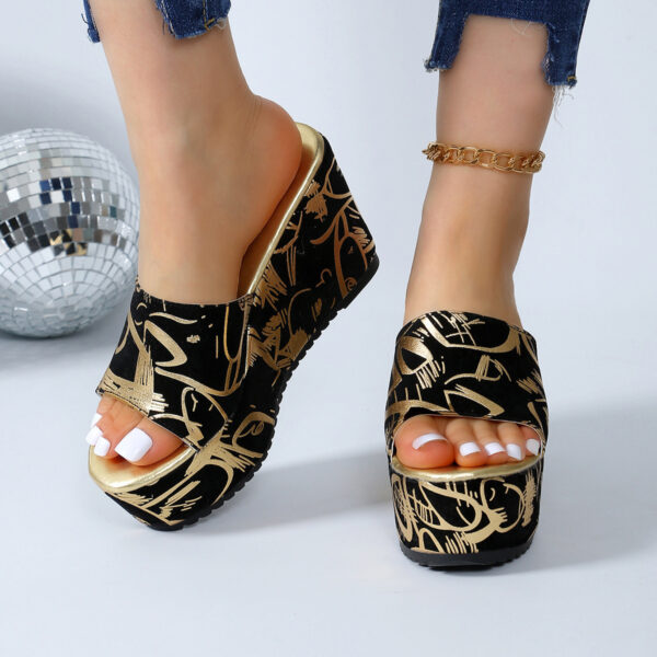 Round Toe Wedge Printed Slippers - Image 3