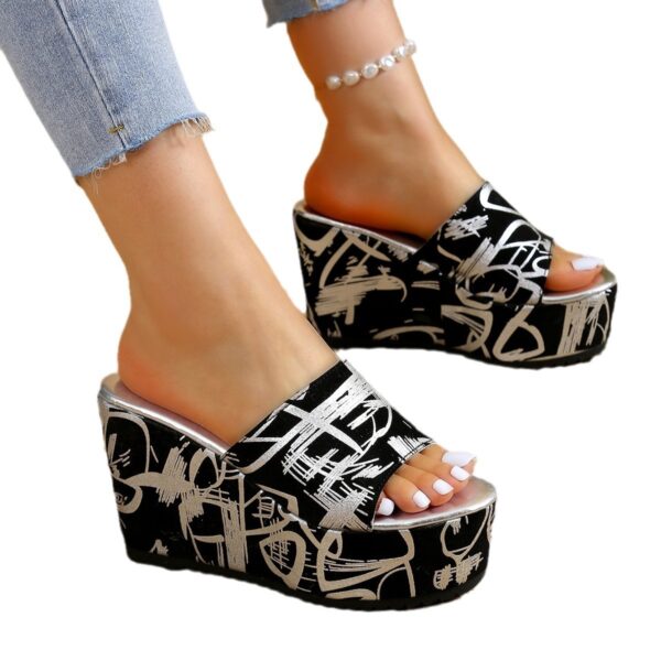 Round Toe Wedge Printed Slippers - Image 5