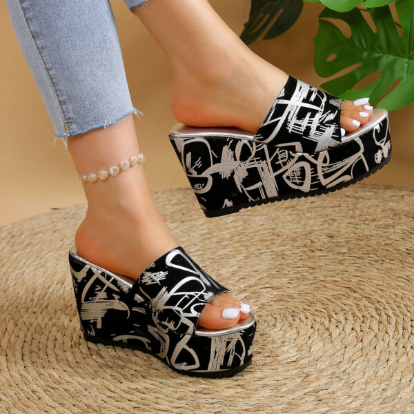 Round Toe Wedge Printed Slippers - Image 6