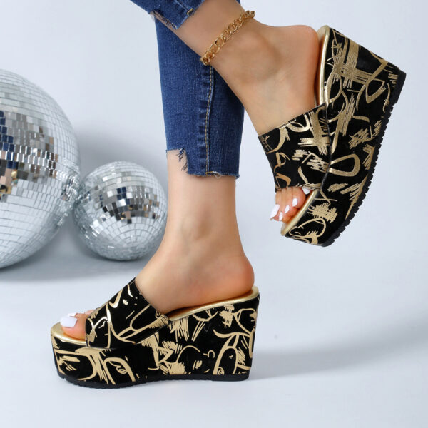 Round Toe Wedge Printed Slippers - Image 2